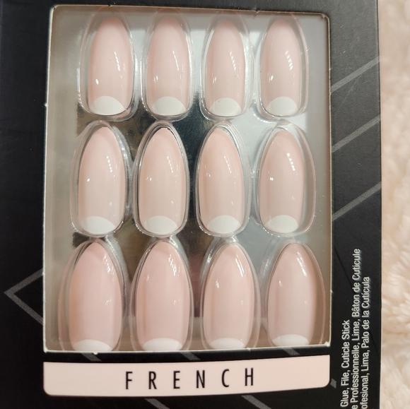 Ardell Nail Addict French Moon - Picture 3 of 6